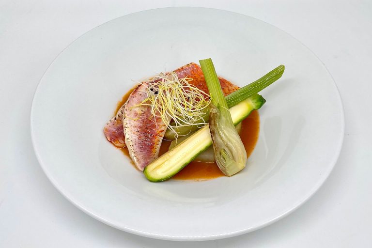 Assiette gourmande alliant textures et couleurs