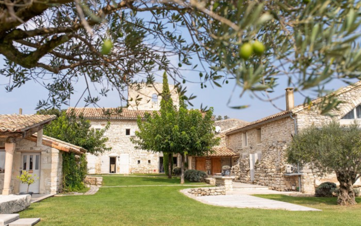 Vue extérieure du Domaine de Sarson