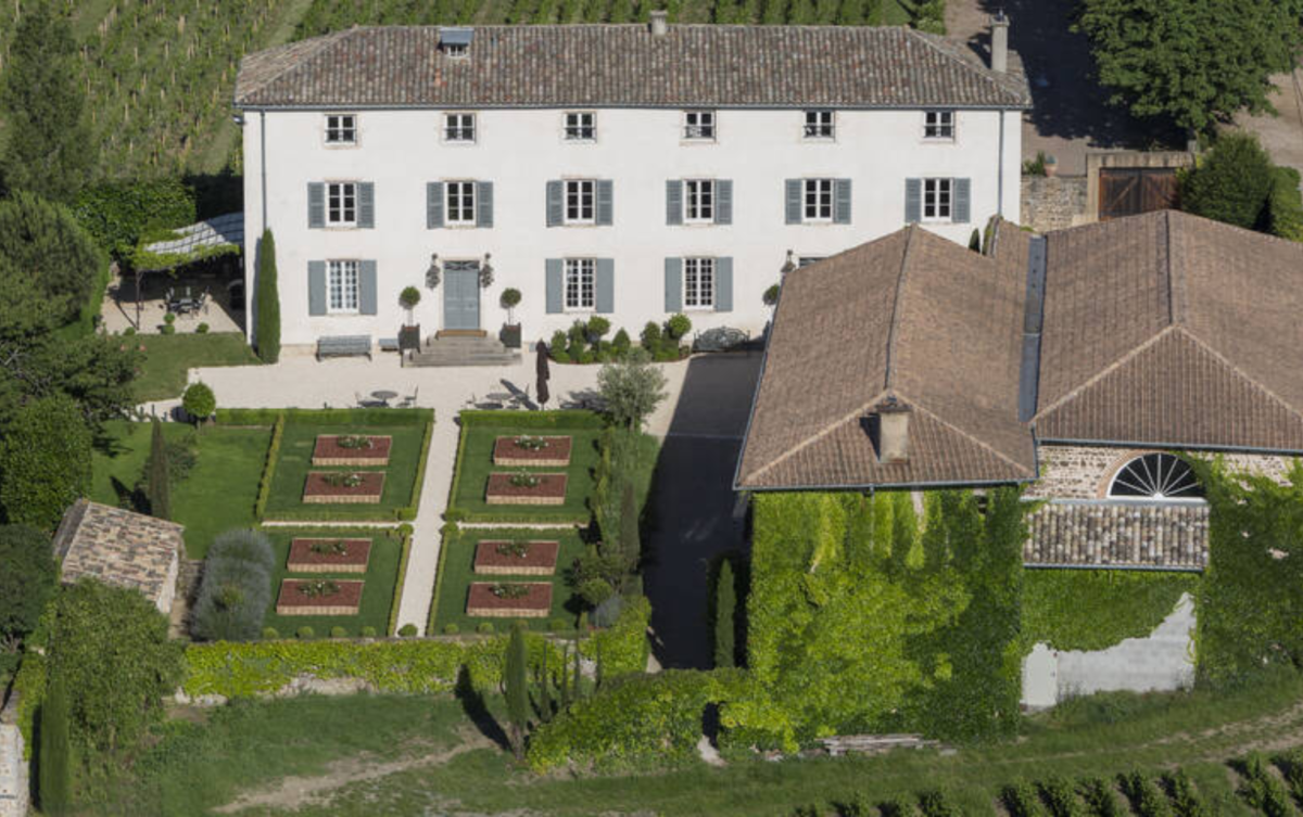 Vue extérieure de haut du Domaine de la Javernière