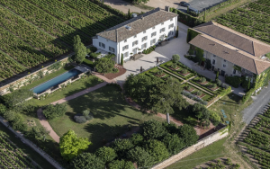 Vue extérieure de haut du Domaine de la Javernière