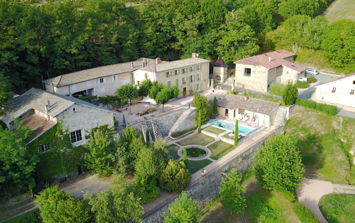 Vue extérieure du Domaine de Vavril